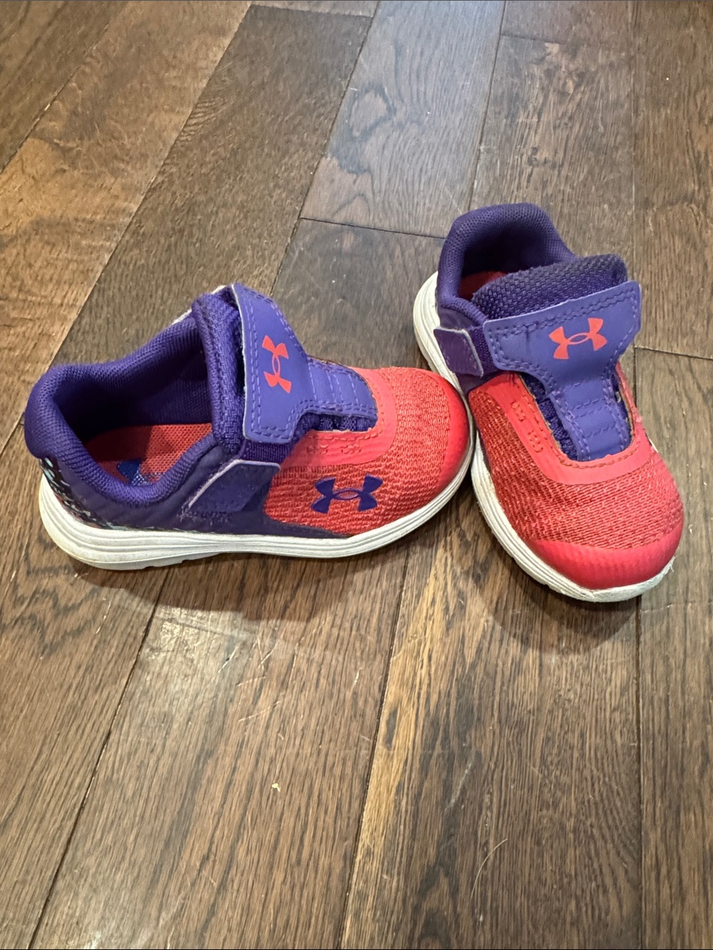 Under Armour toddler out hustle sneakers